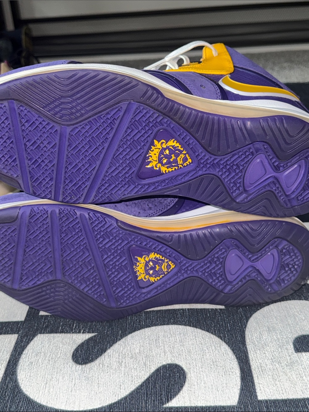 Nike LeBron 8 Lakers - Picture 6 of 8
